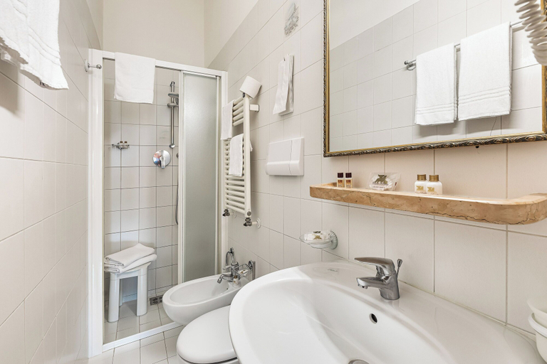 Bathroom 5, Hotel Marconi, Venezia