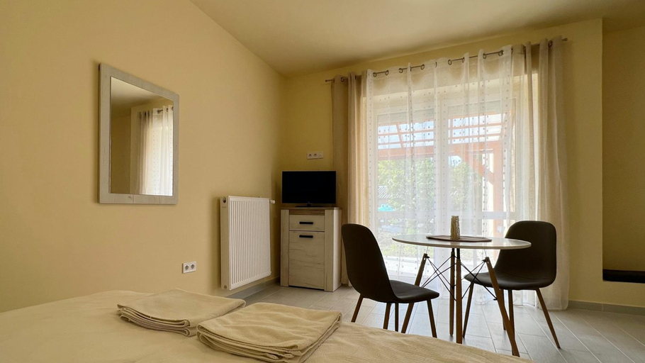 Others 4, Gardencity Apartmanhaz, Győr