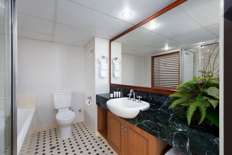 Bathroom 4, Rydges Southbank Townsville, South Townsville