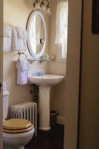 Bathroom 3, Weaverville Hotel, Trinity