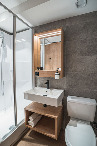 Bathroom 3, Hotel Brocco & Posta, Moësa