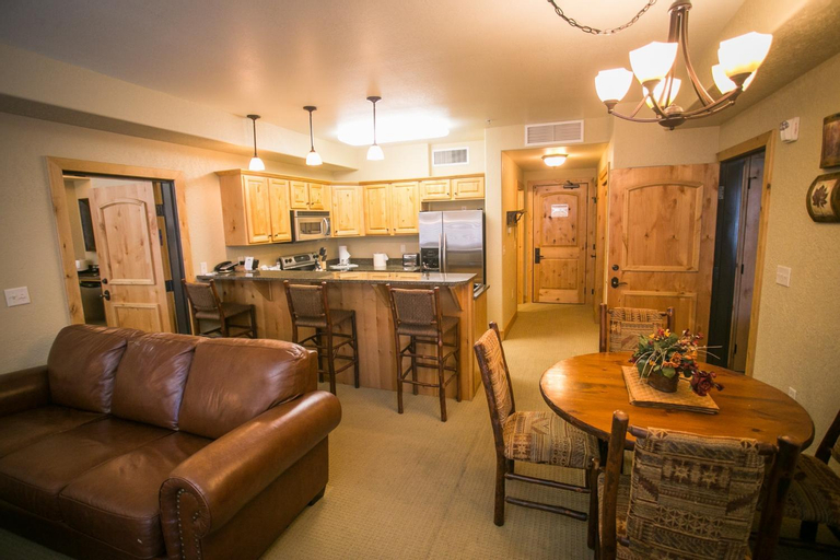 Dining Room 7
