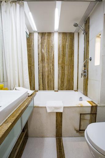 Bathroom 4, Hotel Bawa Continental, Juhu, Mumbai Suburban