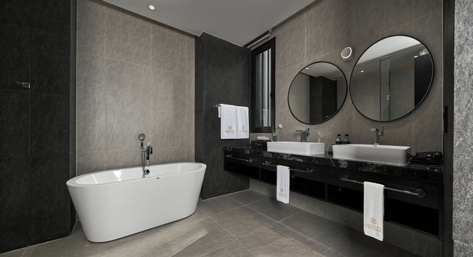 Bathroom 7