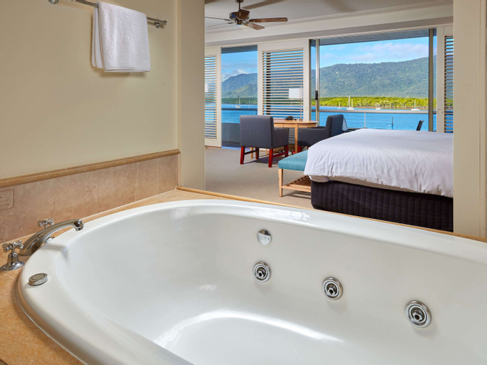 Bedroom 5, Pullman Reef Hotel Casino, Cairns