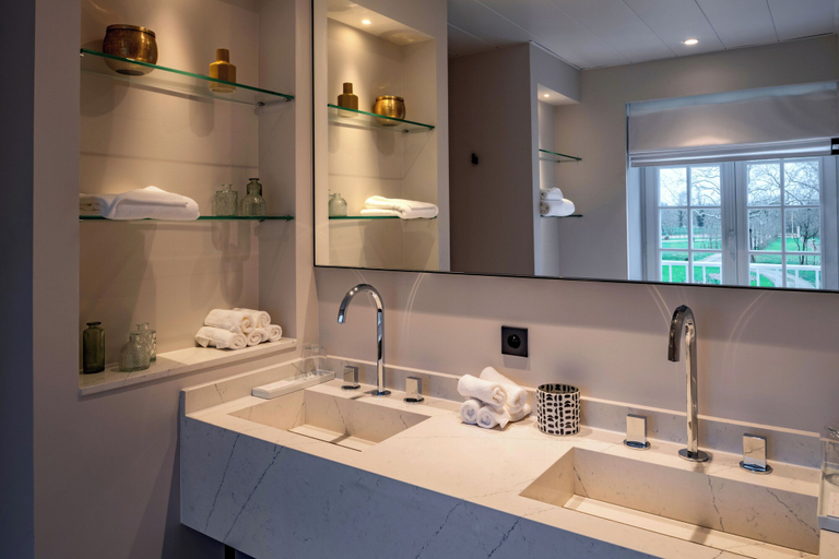 Bathroom 5, La Chartreuse de Dauzac, Gironde