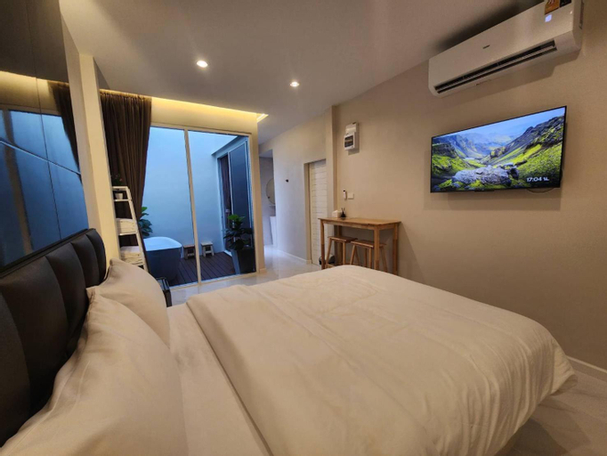 Bedroom 12