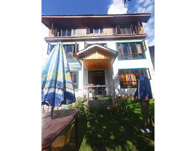 Exterior & Views 25