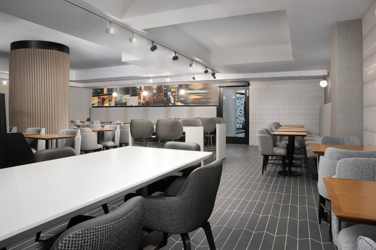 Food & Drinks 5, SpringHill Suites by Marriott New York Manhattan Times Square, New York