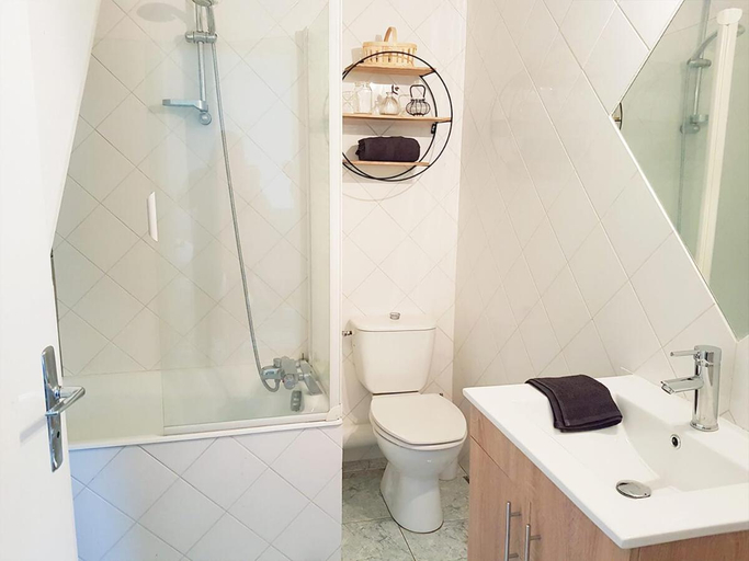 Bathroom 4, Gite de la Ferme Florale Ponoie, Cher