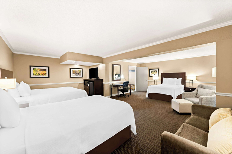 Bedroom 3, Best Western State Fair Inn, Pettis