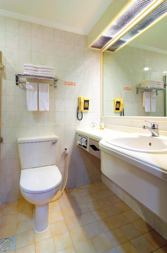 Bathroom 4