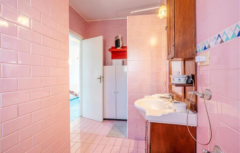 Bathroom 2, Cozy Apartment In Ischia With Wifi, Napoli