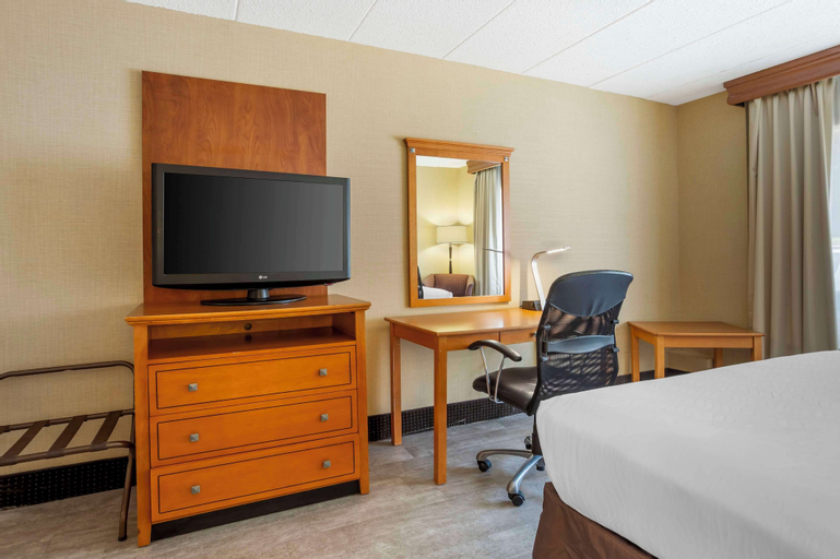 Bedroom 25