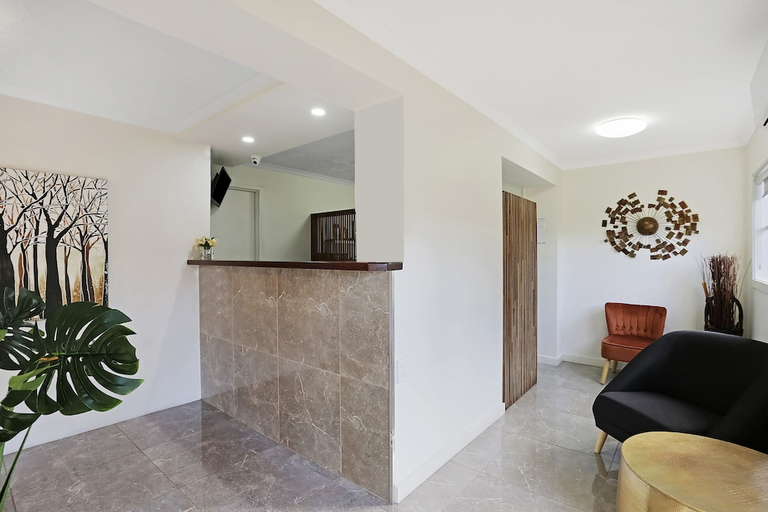 Others 4, Tudor Motor Inn, Warrnambool