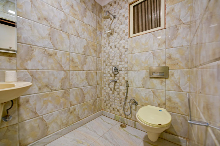 Bathroom 4, Hotel Natraj yes please New Delhi, Delhi