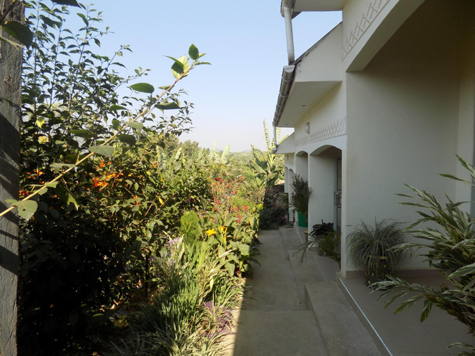 Others 3, Deluxe Hotel - Ishaka, Igara