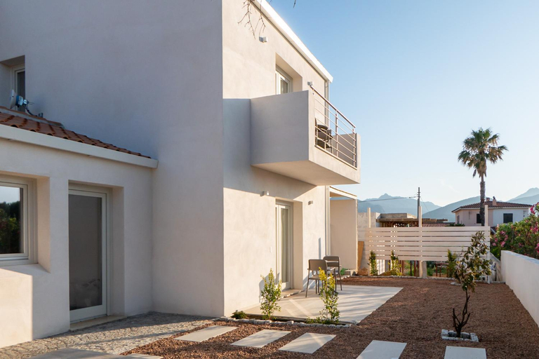 Others 5, Villa Est, Nuoro