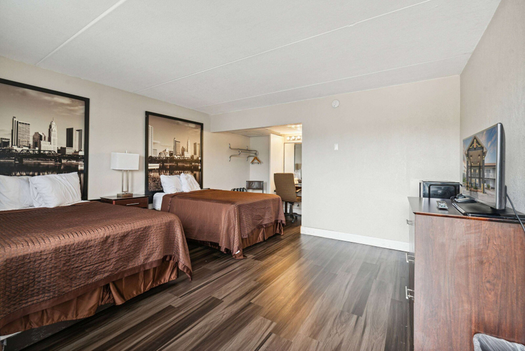 Bedroom 3, Super 8 by Wyndham Millbury/Toledo, Wood