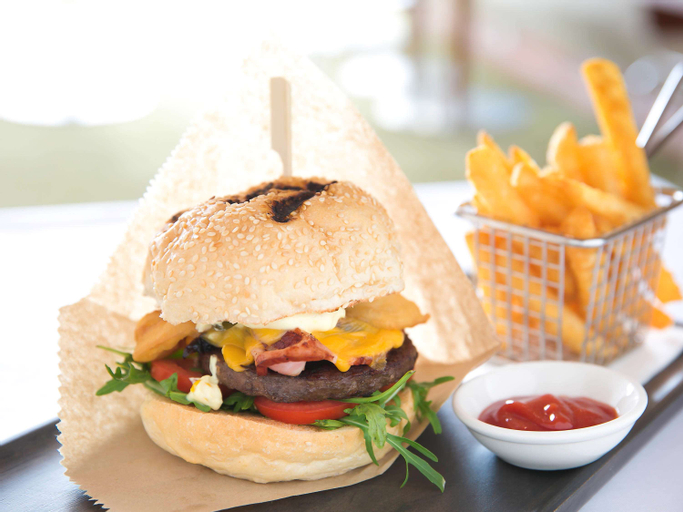 Food & Drinks 9