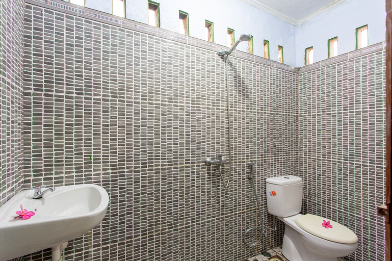 Bathroom 12