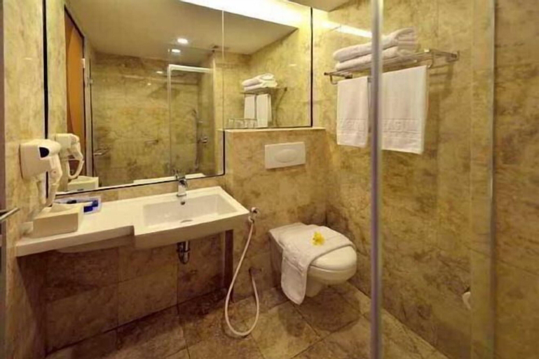 Bathroom 16