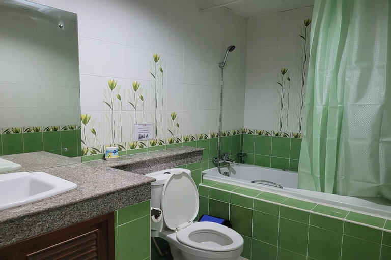 Bathroom 12