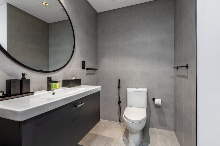 Bathroom 4, Waves - Sophisticated Studio Living in Business Bay, Dubai, Dubai