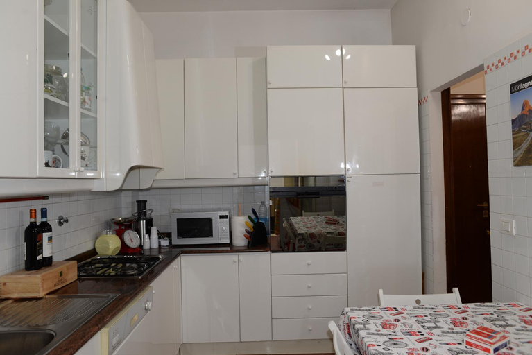 Others 5, Single room in cozy and comfortable apartment, Roma
