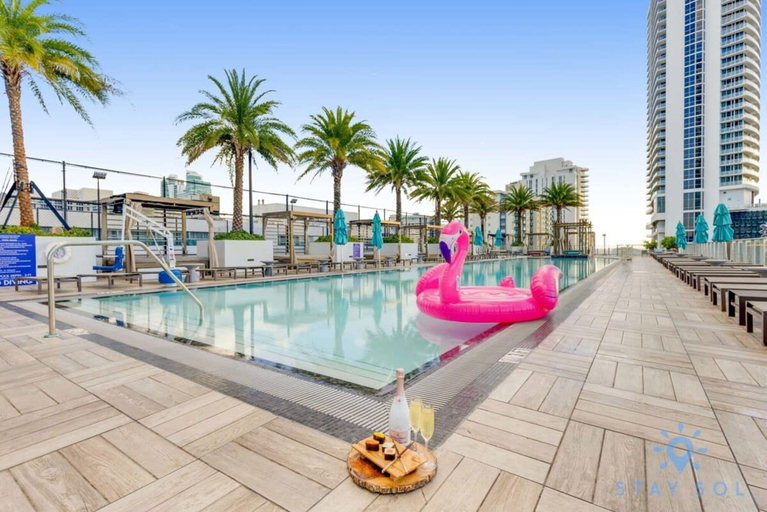 Room 3, Oceanfront View Balcony Hot Tub Gym, Broward