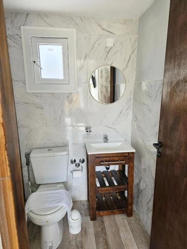 Bathroom 3, Alameda, Lago Argentino
