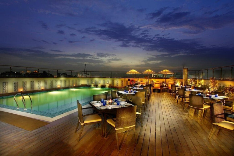 Sport & Beauty 3, Mahagun Sarovar Portico Suites Ghaziabad, Gautam Buddha Nagar