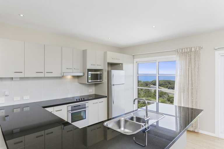 Others 4, Deep Blue Hotel and Hot Springs, Warrnambool