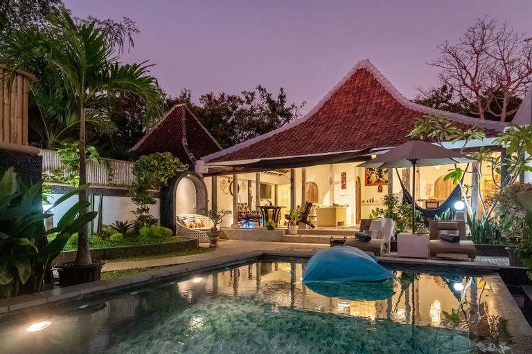 Swimming Pool 25