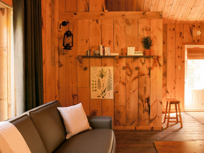 Others 4, Chalet 8, Les Laurentides
