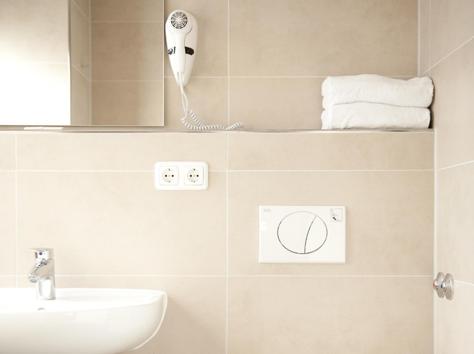 Bathroom 15