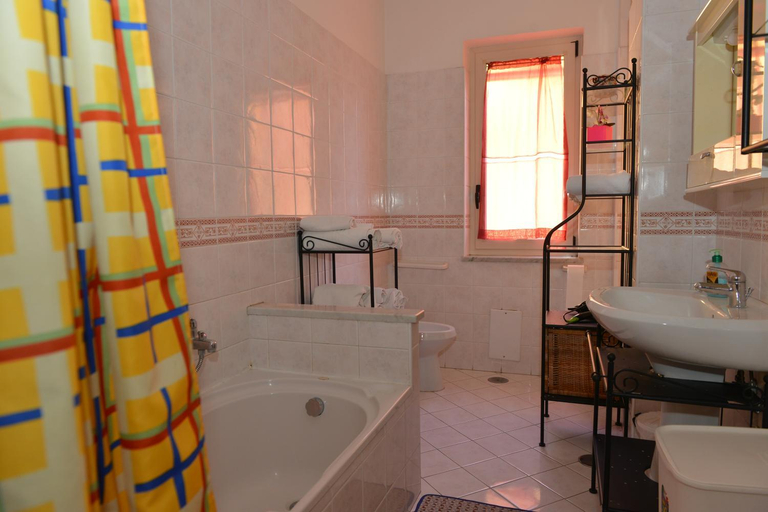 Bathroom 3, Villa Di Martino, Salerno