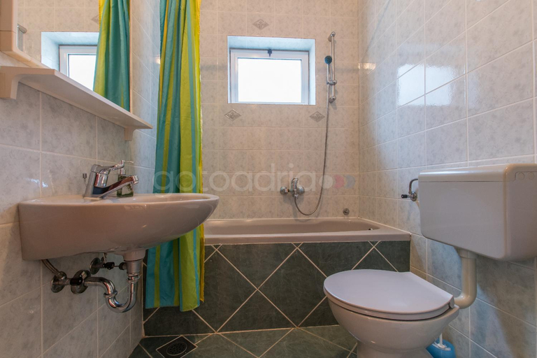 Bathroom 2, Near The Beach Brela Apartments Ruzze, Brela