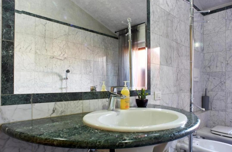 Bathroom 3, Residenza Fiera Verona in, Verona