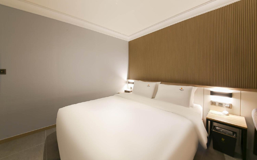 Bedroom 3, The Van Hotel, Gimhae