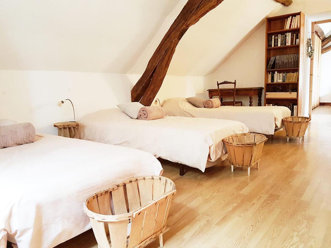Bedroom 3, Gite de la Ferme Florale Ponoie, Cher