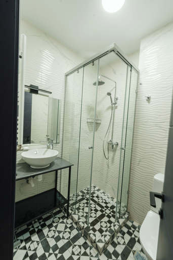 Bathroom 4, ARAKI Sololaki, Tbilisi