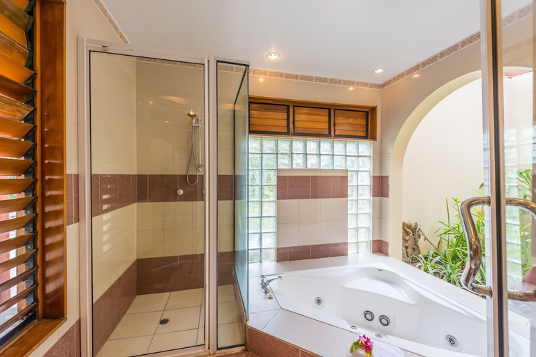 Bathroom 4, Mana Island Resort, Nadroga/Navosa