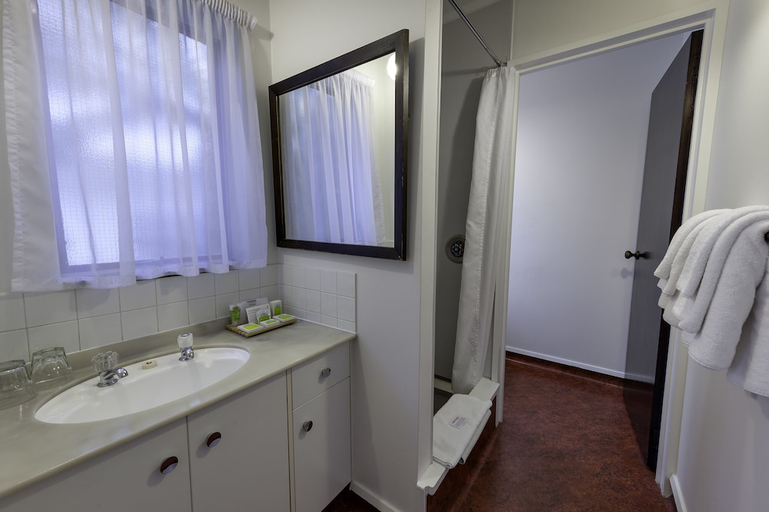 Bathroom 5, Scenic Hotel Cotswold, Christchurch
