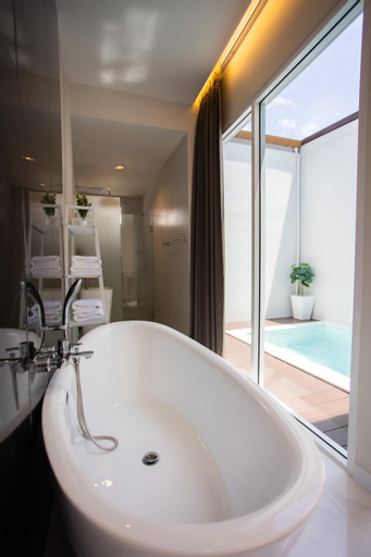 Bathroom 18