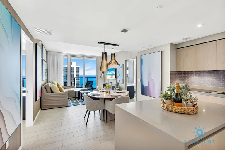 Room 3, Oceanfront Balcony Endless Views Amazing Pools, Broward