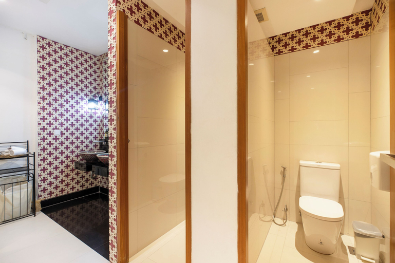 Bathroom 8
