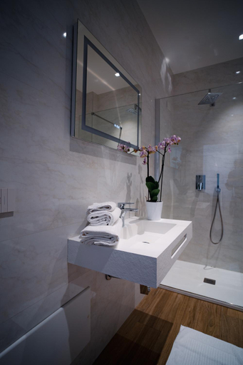 Shower, Sunny city, Cagliari