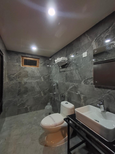 Bathroom 2, The Garuda Hotel And Spa, East Sikkim