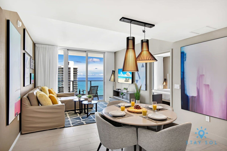 Room 5, Oceanfront Balcony Endless Views Amazing Pools, Broward